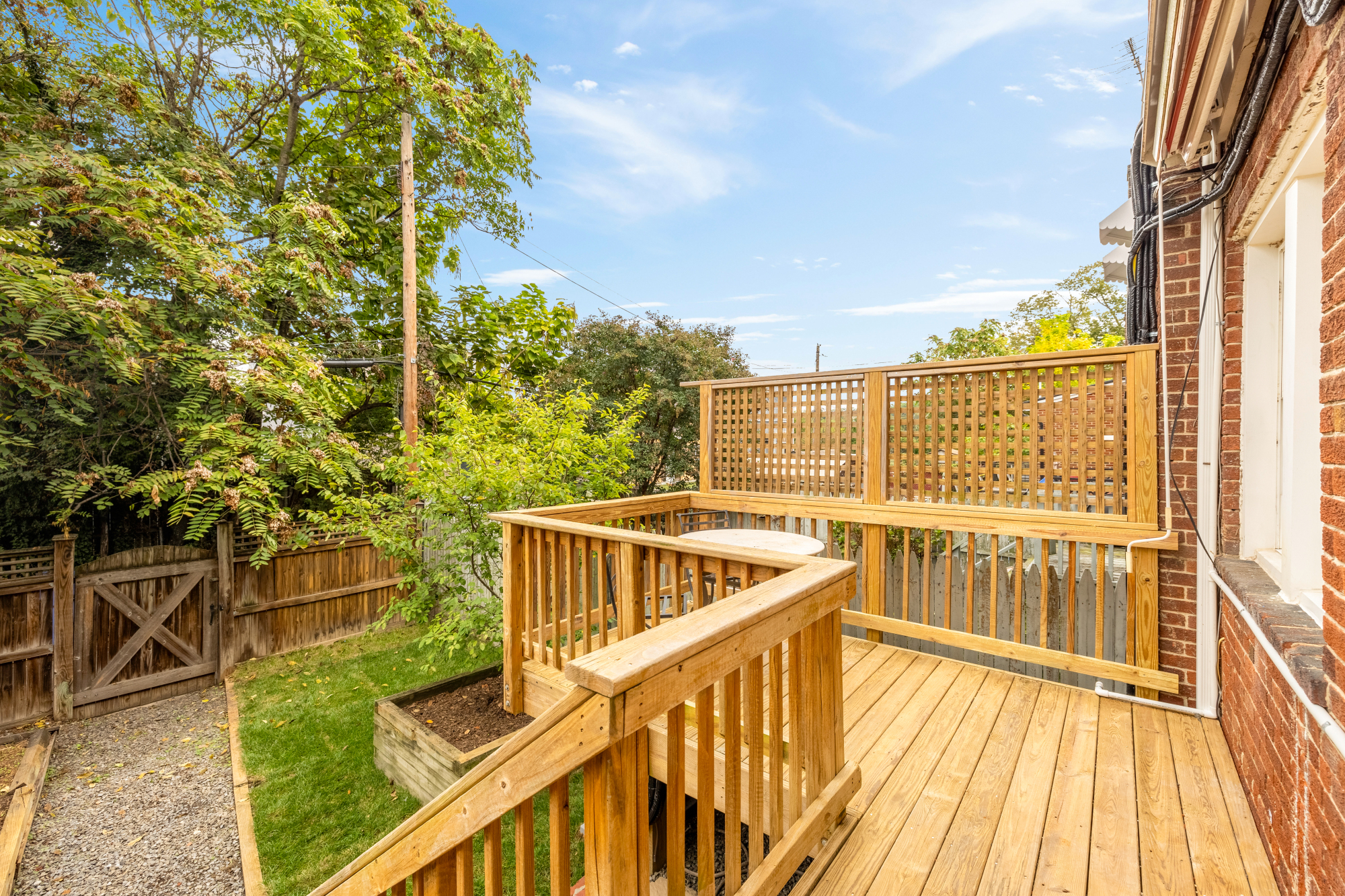 922 Perry PL NE Deck off the kitchen
